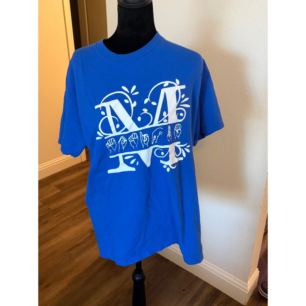Gildan Heavy Cotton ASL Mom Graphic T-Shirt Blue Short Sleeve Large